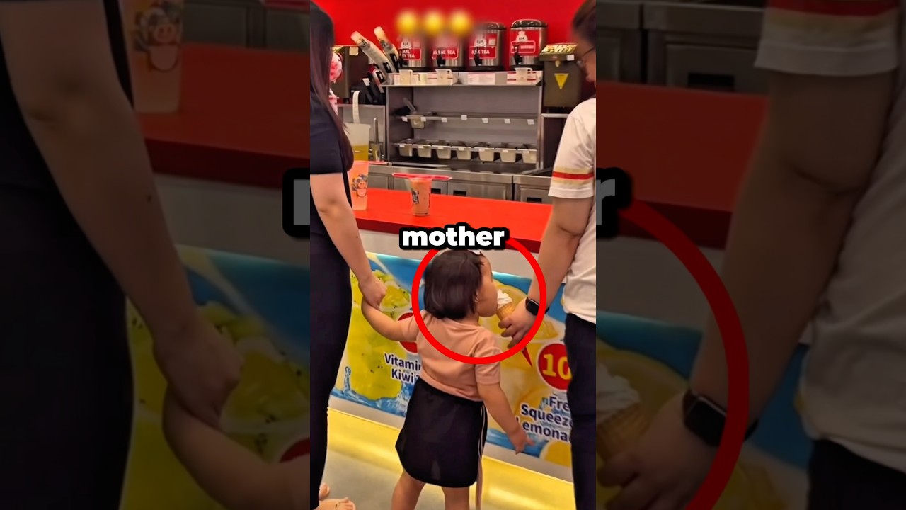 Ребенок крадет мороженое! 😳