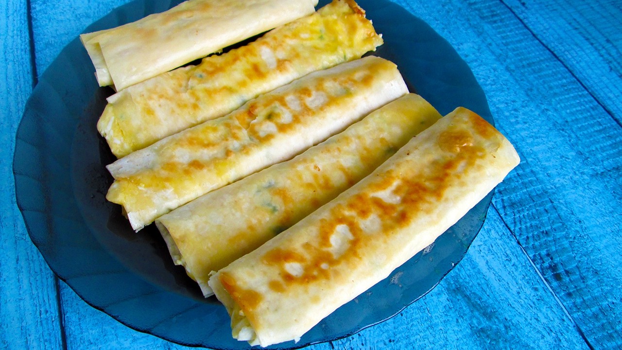 Лаваш с сыром и яйцом на сковороде - просто и невероятно вкусно