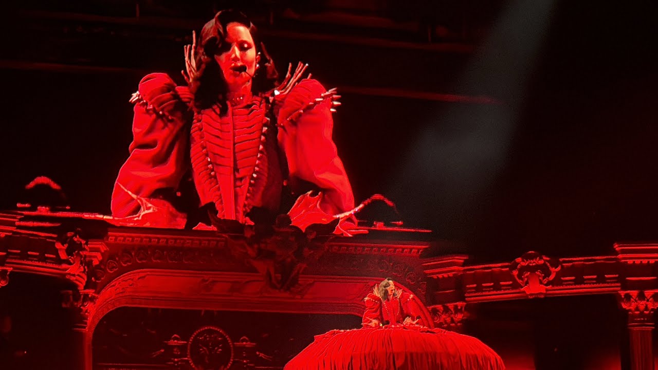 Lady Gaga – Bloody Mary / Abracadabra – live in Berlin, N1 4.11.25, MAYHEM Ball | Uber Arena