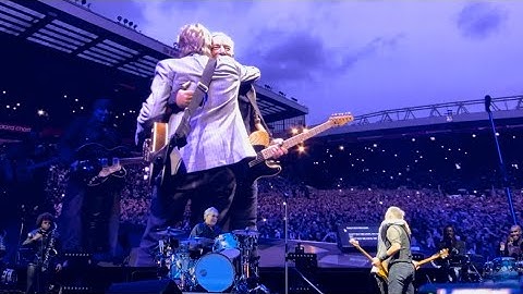 Bruce Springsteen brings out Paul McCartney in Liverpool - 07/06/2025