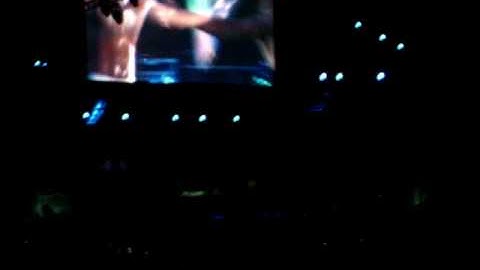 B96 Summer Bash 2009 Akon Crowd Surfing