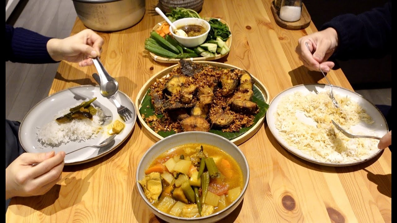 Sunny autumn day| Dinner-Burmese fried catfish with chilli flakes and perfect side dishes