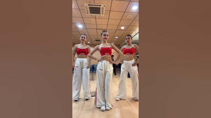 Bailando y haciendo Tiktoks con mis compañeras de baile antes de la competición - Silvia Sánchez