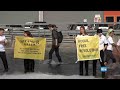 Attivisti di Greenpeace protestano contro l