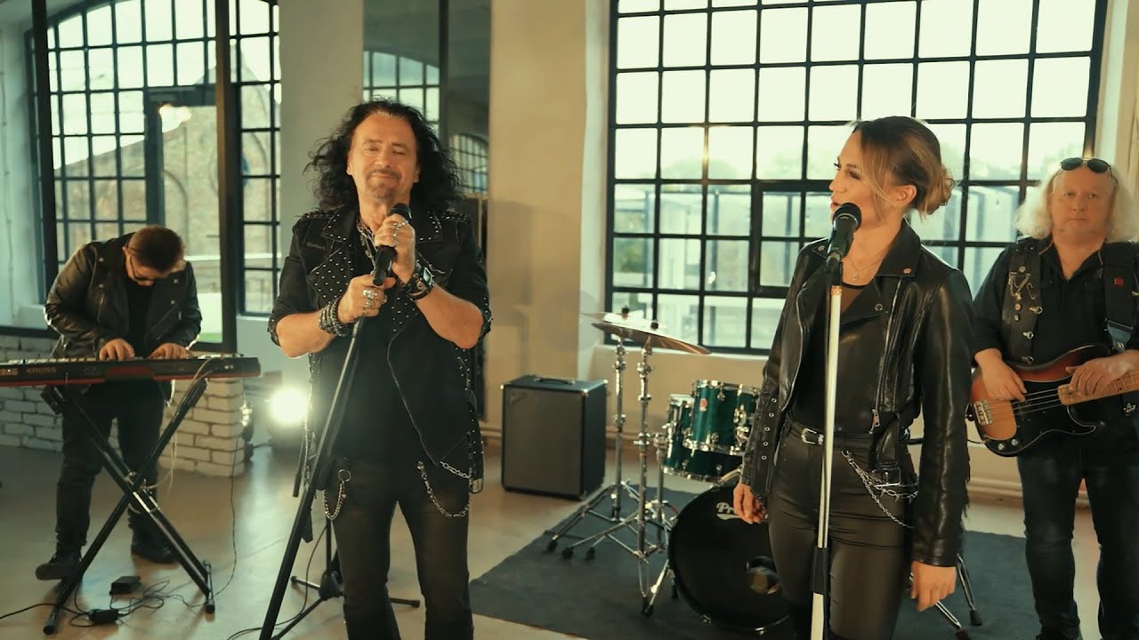 Kalapács József és az Akusztika / Kalapács-Ódor Cintia - Tiéd minden út (official video)