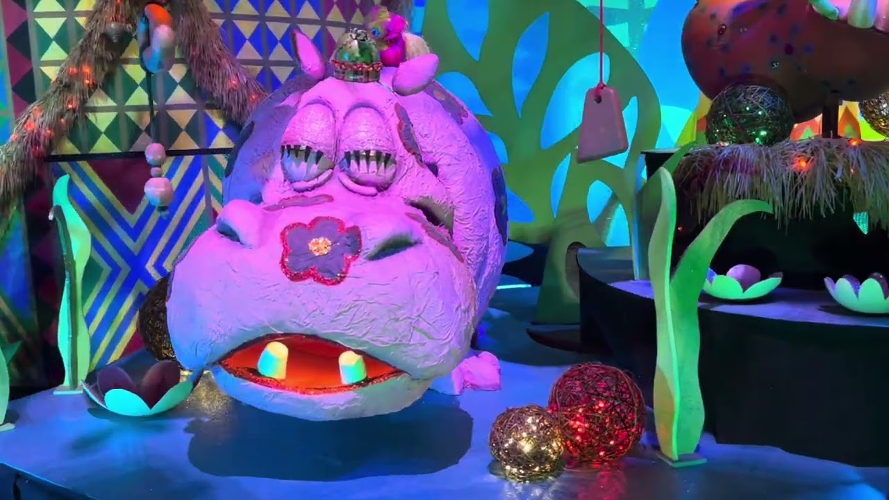 It's a Small World Holiday ride at Disneyland 2026 01 11