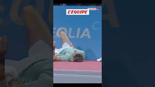 La chute spectaculaire d'Ugo Humbert, contraint d'abandonner l'ATP de Montpellier #shorts #tennis