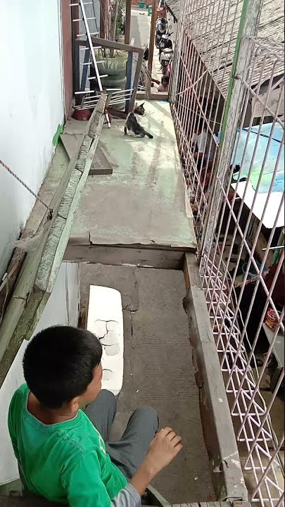 kencing hampir jatuh