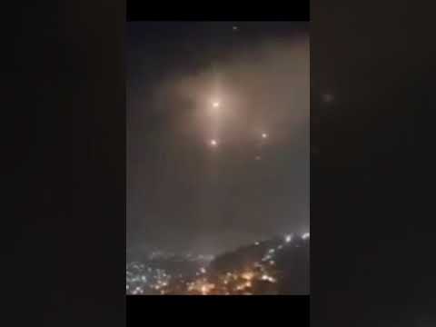 شاهد فرحة وتهليل الفلسطنيين لحظة وصول الصواريخ الباليستية الإيرانية إلى الأراضي المحتلة