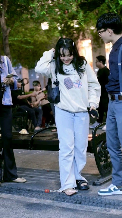 Bawa Kabur Sandal Cewe Cantik Endingnya Bikin Ngakak #viraltiktok #viralvideo #funny #shortvideo