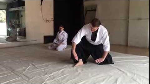 How to do an Aikido forward roll (mai ukemi) from kneeling
