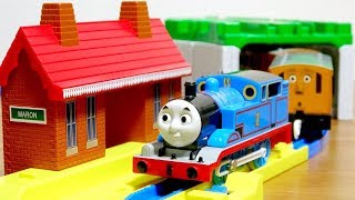 きかんしゃトーマス プラレール ベーシックセット マロン駅 & レンガトンネル リニューアルされたトーマス & アニー & クララベル Thomas&Friends