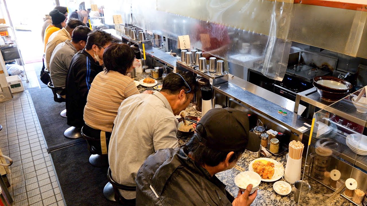 凄まじい爆食いアニキ達が殺到する鬼盛りからあげ町中華に密着！丨Egg Fried Rice - Wok Skills In Japan