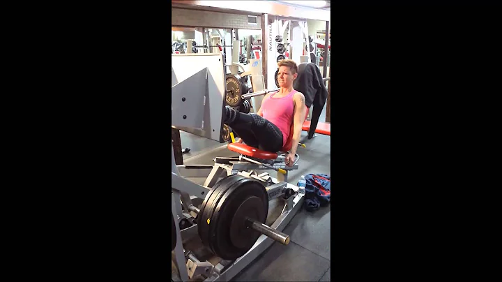 Julie Fortin Athlete Figure Leg Pressing 405 LBS