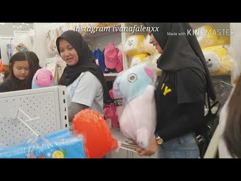 BT21 x Line Friends Pop Up Store di Senayan City, Jakarta, Indonesia. Pada episode kali ini, Kevin, . 