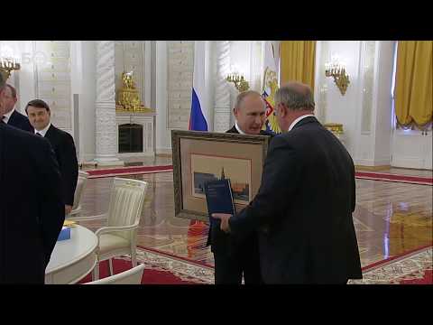 Зюганов вместо высшей госнаграды получил от Путина книгу с материалами XXIII съезда КПСС