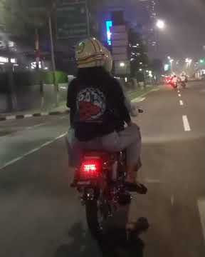 story cewek naik Honda CB ride malam hari🌚🌚