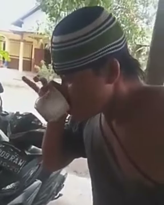 agos kotak nyruput kopi lucu poool