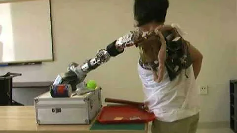 Claudia Mitchell Operates Bionic Arm with her Brai...