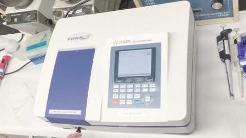 VWR spectrophotometer use in lab