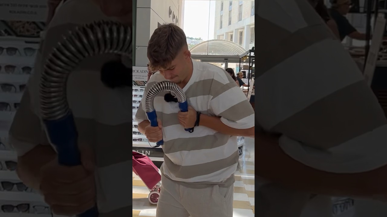 הוא לקח לי את הכסף!