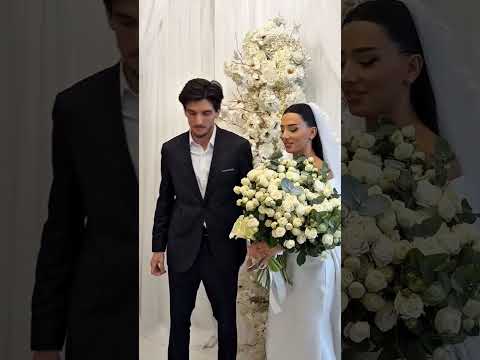 شوفوا لحظة استقبال العروس للعريس