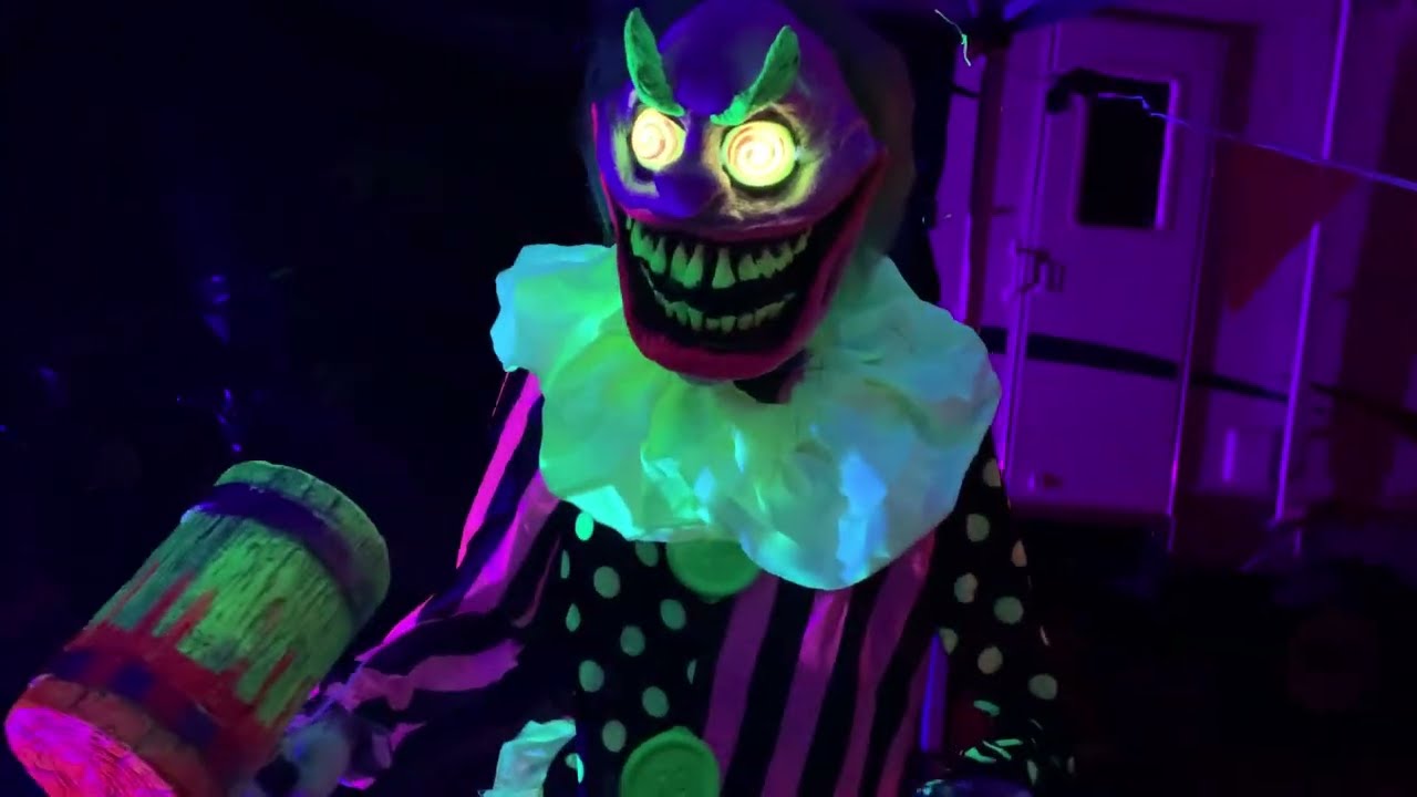 Halloween 2023 Yard Haunt Nighttime Tour | Wally N Sons Traveling Circus