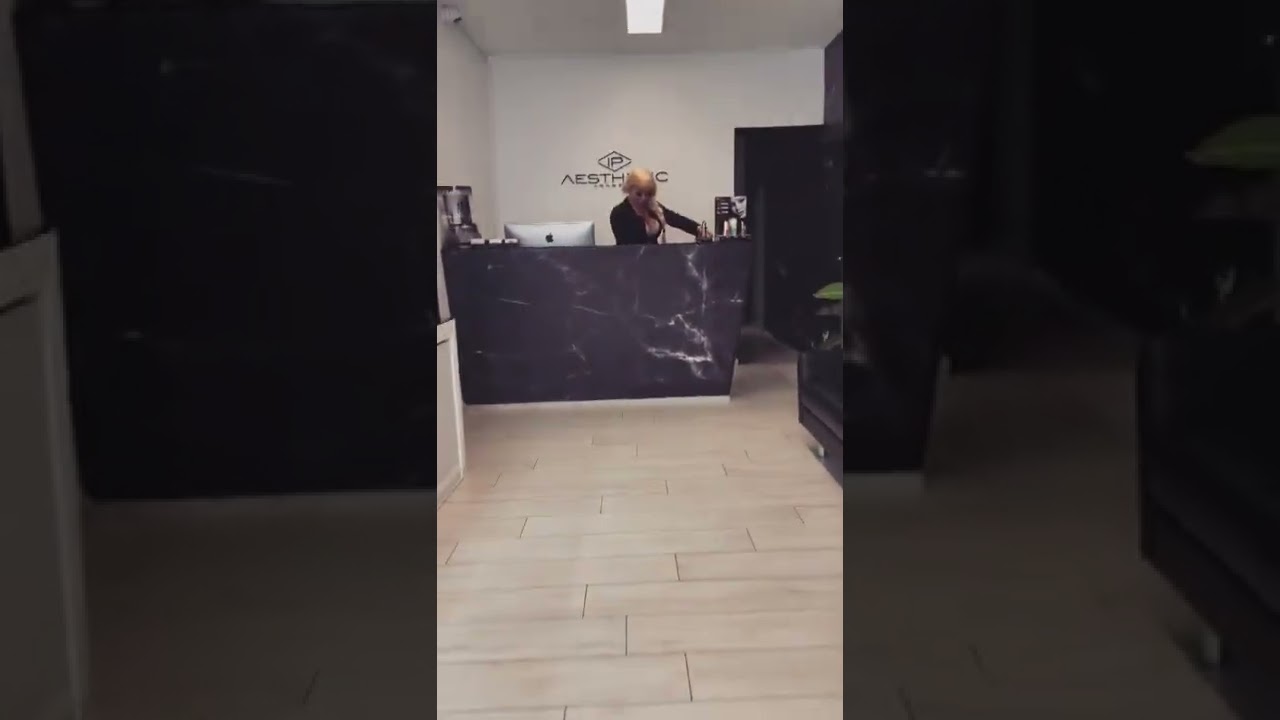 Elenoire Ferruzzi ha disponibilità per il 25 gennaio 2024 alle 8:40. Prezzo: 18500€ e niente carta