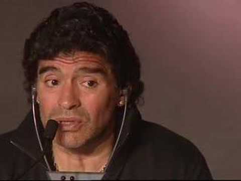 Maradona defendiendo a Ronaldinho!!