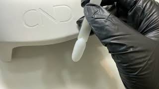 CND Premium Israel : מריחת לק ג׳ל היפואלרגני CND Shellac Black Cherry בצבע בורדו דובדבן כהה אטום