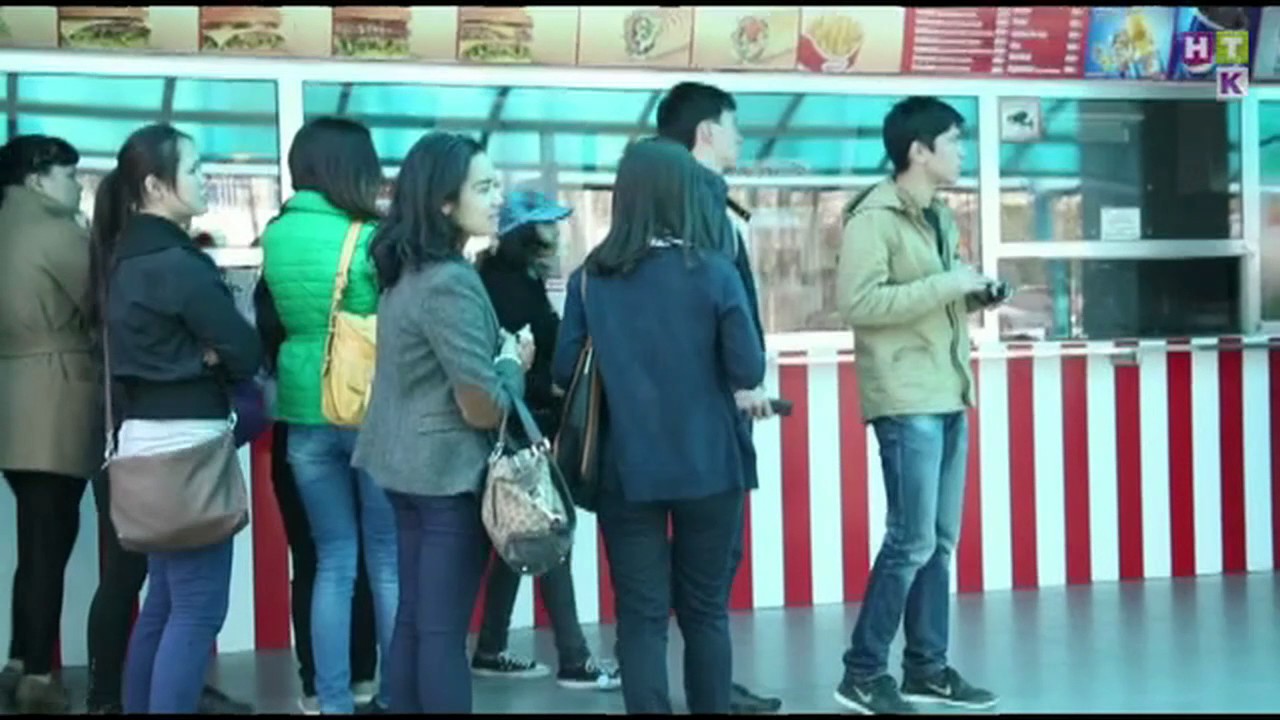 Реакция прохожих на звук резкого торможения - КомикADZE - YouTube