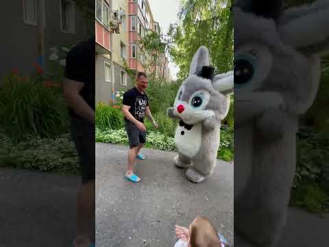🤣Зажигательный и веселый зайчик на поздравлении🤣#shorts #чехов #зайчик