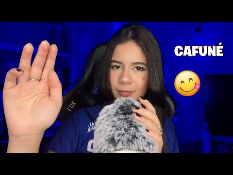 A GAROTA QUE SENTA ATRÁS DE VOCÊ FAZ CAFUNÉ NO SEU CABELO