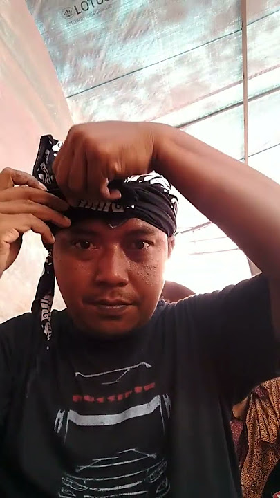 Tutorial pakai udeng segitiga blangkon jawa || ikat kepala segitiga #shorts