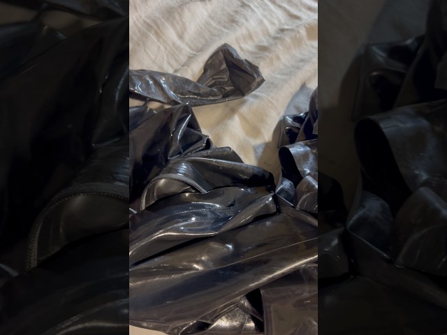 Sweating in shiny clothes 😅😬 after 10 mins. #latexgloves #latexpants #alternative