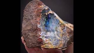 Boulder Opal stone australie  حجر الأوبال بولدر أستراليا