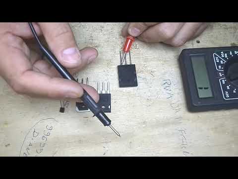 Vídeo: Como Determinar A Base Do Emissor Pelo Transistor