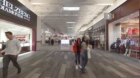 Insta360 Evo 180 3D sample footage (time-lapse). Watch in a headset. ;-)