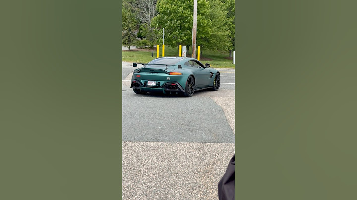 Stunning Aston Martin Vantage F1 Edition gives some revs then goes full send.