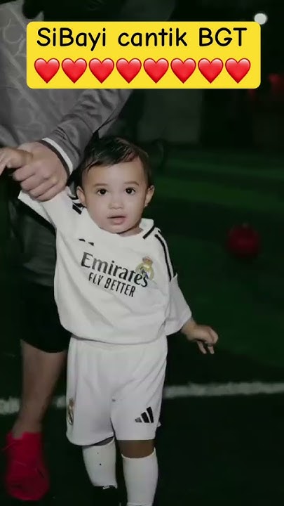 Azura dan sepatu adidasnya 😹😂 #attahalilintar #ameena #aurelhermansyah