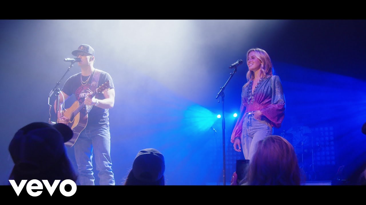 Parker McCollum ft. Catie Offerman – Hell Of A Year (Live From The Ryman – Sept 8, 2021)