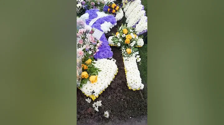 Gypsy Funeral flowers EAST KILBRIDE SCOTLAND MRS E...