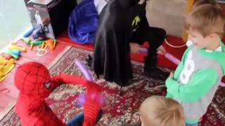 Человек - паук и Бетмен на детский день рождения