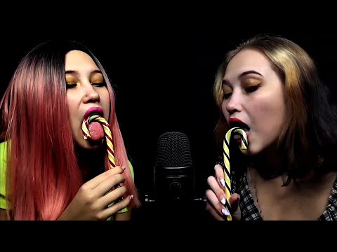 АСМР ЛИКИНГ ЛЕДЕНЦА ОТ БЛИЗНЯШЕК | ASMR LIKING LOLLIPOP FROM TWINS