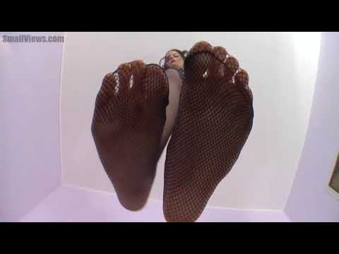 giantess feet