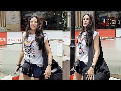 Natasha Pandya Spotted At Bandra