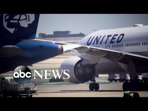 United Airlines fires hundreds of unvaccinated employees l GMA.