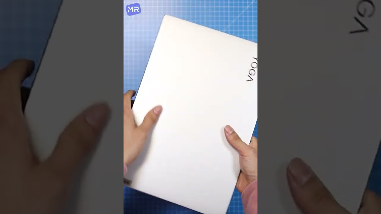 2022년 출시된 초경량에 파워풀한 노트북은 무엇?! [레노버 요가 슬림 7 카본 언박싱!] #Shorts