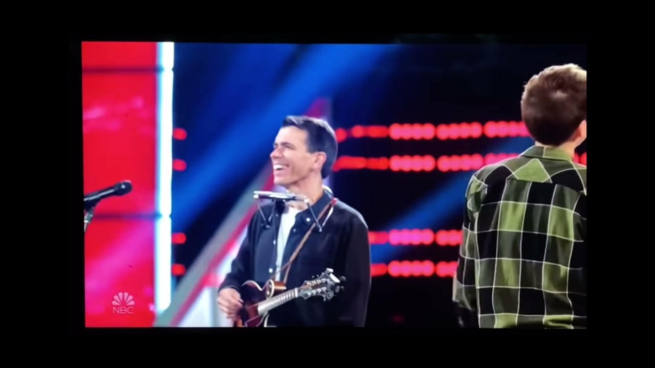 The Voice - Ariana Grande - Boy You Got Me Walking Side To Side - YouTube