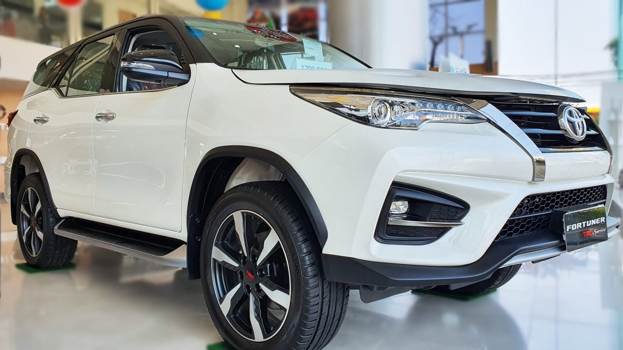 Toyota fortuner black onyx